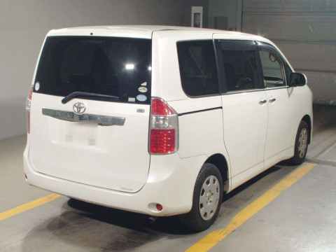 2010 Toyota Noah ZRR70G[1]