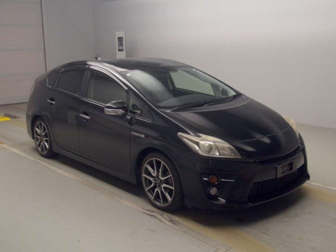 2013 Toyota Prius ZVW30[2]