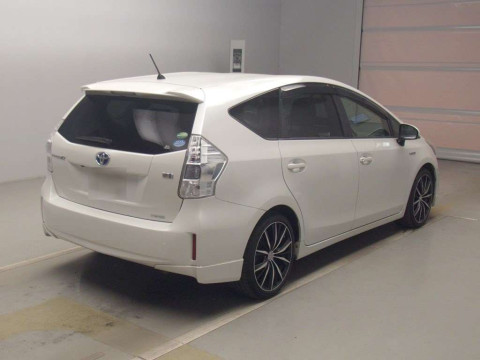 2014 Toyota Prius alpha ZVW41W[1]