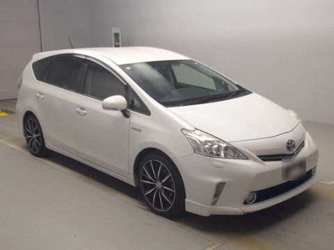 2014 Toyota Prius alpha ZVW41W[2]