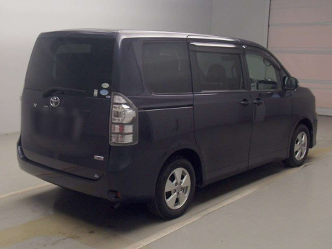 2010 Toyota Voxy ZRR70G[1]