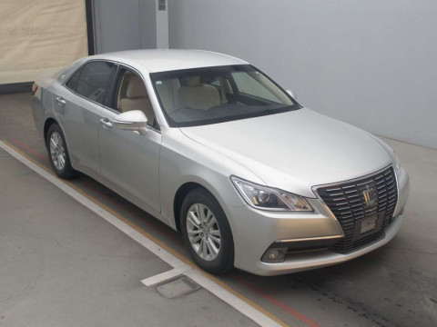 2013 Toyota Crown GRS210[2]