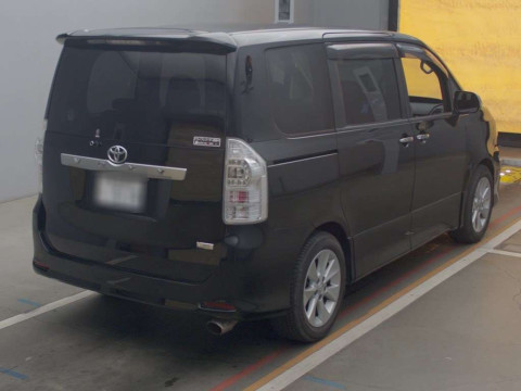 2011 Toyota Voxy ZRR70W[1]