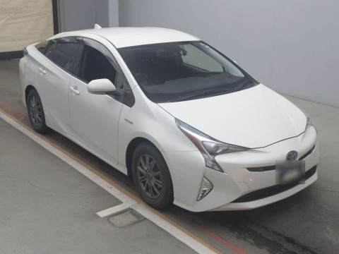 2017 Toyota Prius ZVW50[2]