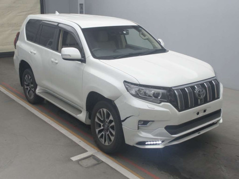 2022 Toyota Land Cruiser Prado TRJ150W[2]