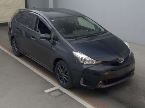 2017 Toyota Prius alpha ZVW41W[2]