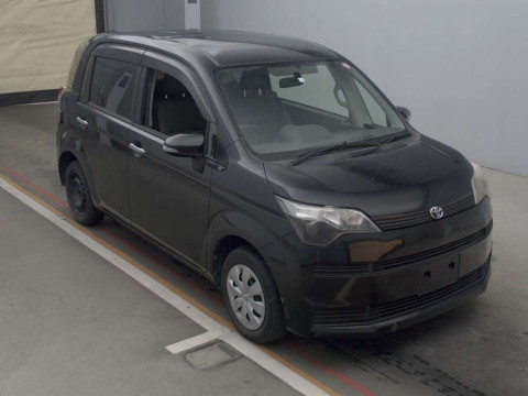 2014 Toyota Spade NSP140[2]