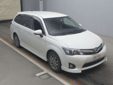 2014 Toyota Corolla Fielder NZE161G[2]