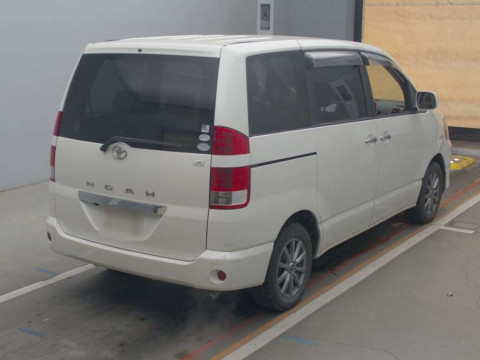 2006 Toyota Noah AZR60G[1]