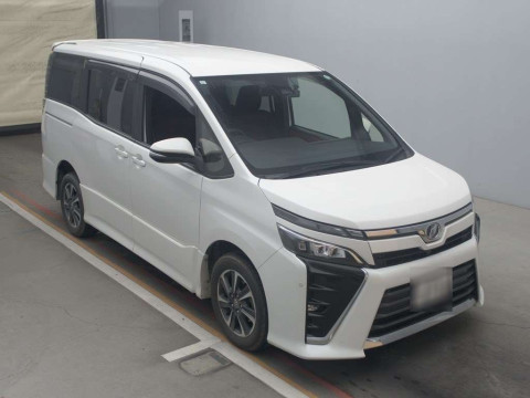 2017 Toyota Voxy ZRR85W[2]