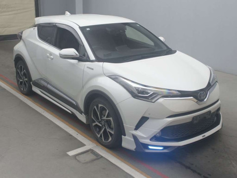 2017 Toyota C-HR ZYX10[2]