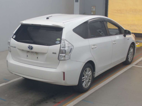 2012 Toyota Prius alpha ZVW41W[1]