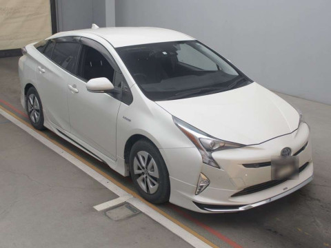 2016 Toyota Prius ZVW51[2]