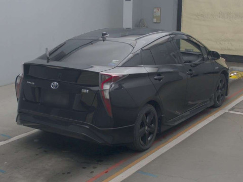 2016 Toyota Prius ZVW50[1]