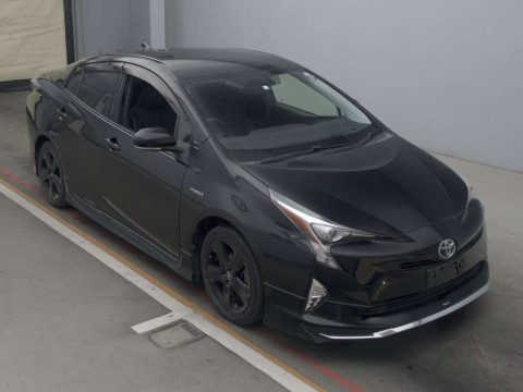 2016 Toyota Prius ZVW50[2]