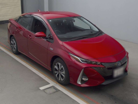 2019 Toyota Prius PHV ZVW52[2]