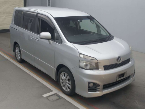 2011 Toyota Voxy ZRR70W[2]