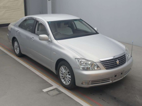 2004 Toyota Crown GRS182[2]