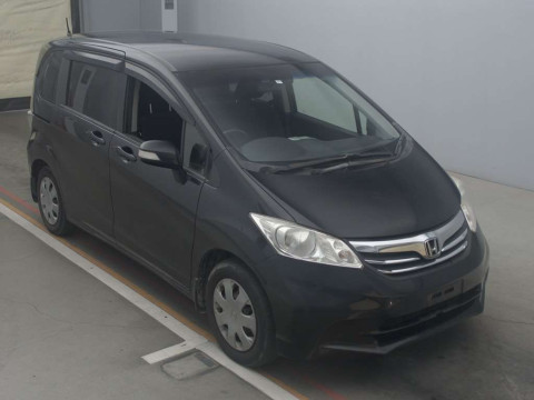 2013 Honda Freed GB3[2]