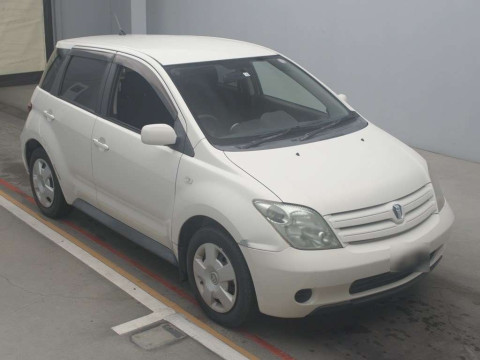 2004 Toyota IST NCP60[2]