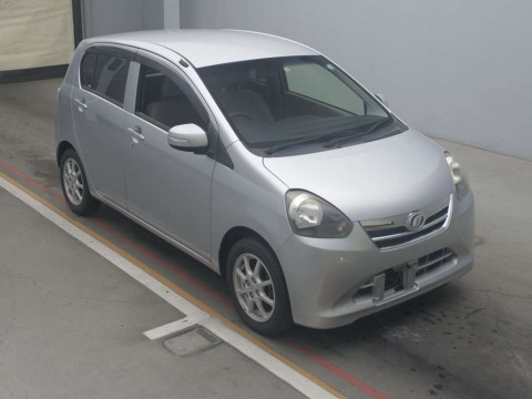 2012 Daihatsu Mira es LA300S[2]