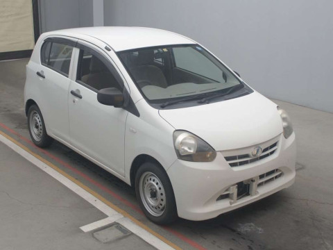 2011 Daihatsu Mira es LA300S[2]