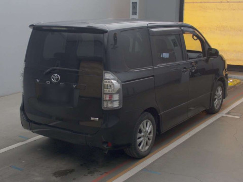 2011 Toyota Voxy ZRR70W[1]