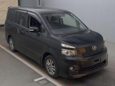 2011 Toyota Voxy ZRR70W[2]