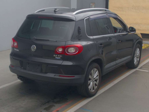 2010 Volkswagen Tiguan 5NCAW[1]