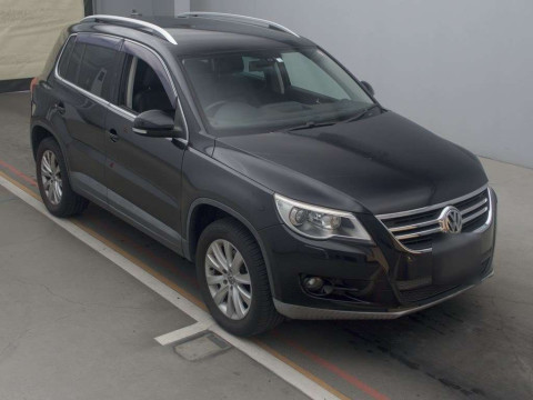 2010 Volkswagen Tiguan 5NCAW[2]