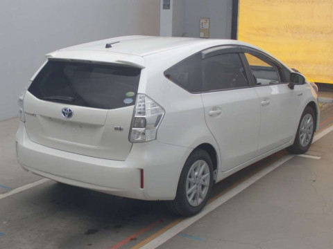 2013 Toyota Prius alpha ZVW40W[1]