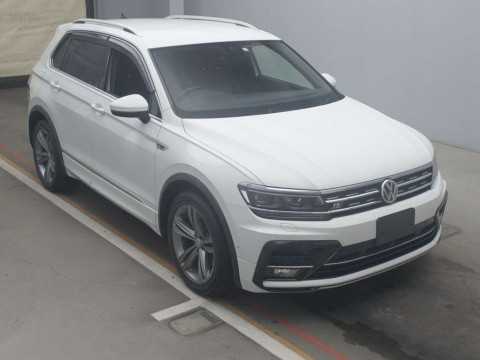 2017 Volkswagen Tiguan 5NCZE[2]