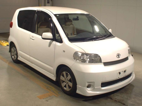 2004 Toyota Porte NNP11[2]