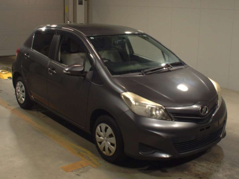 2011 Toyota Vitz NSP130[2]