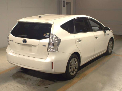 2014 Toyota Prius alpha ZVW41W[1]