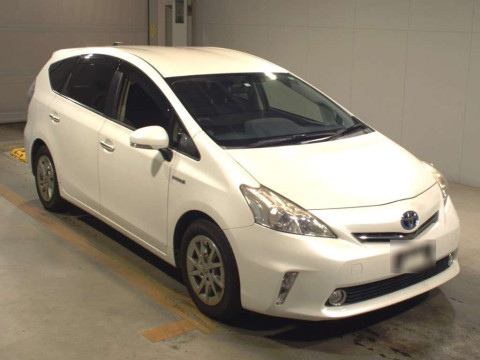 2014 Toyota Prius alpha ZVW41W[2]