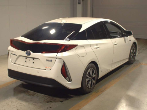 2018 Toyota Prius PHV ZVW52[1]