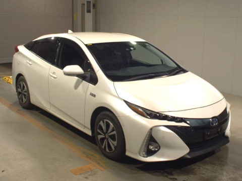 2018 Toyota Prius PHV ZVW52[2]