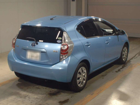 2012 Toyota Aqua NHP10[1]