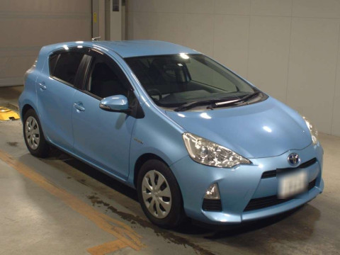 2012 Toyota Aqua NHP10[2]