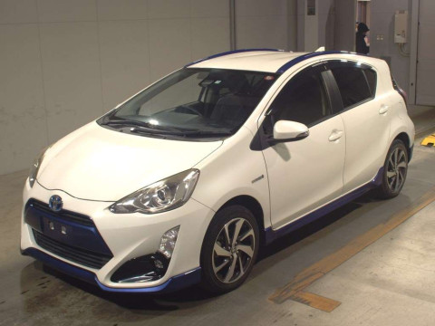 2015 Toyota Aqua NHP10[0]