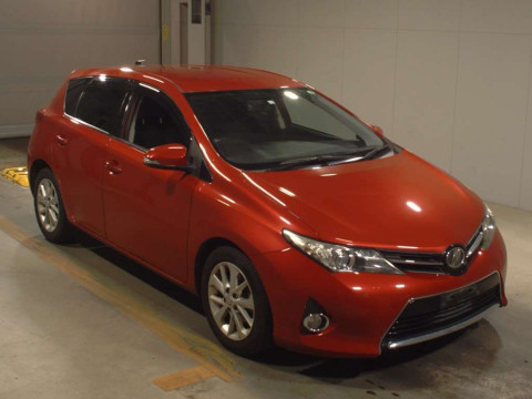 2014 Toyota Auris NZE181H[2]