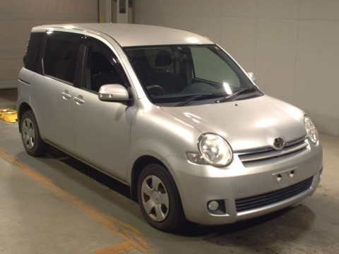 2010 Toyota Sienta NCP81G[2]