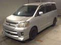 2004 Toyota Noah