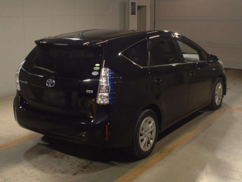 2012 Toyota Prius alpha ZVW41W[1]