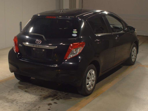 2013 Toyota Vitz NSP130[1]