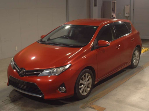 2013 Toyota Auris NZE181H[0]