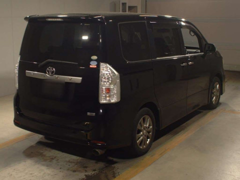 2011 Toyota Voxy ZRR70W[1]