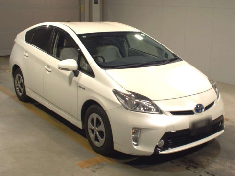 2015 Toyota Prius ZVW30[2]