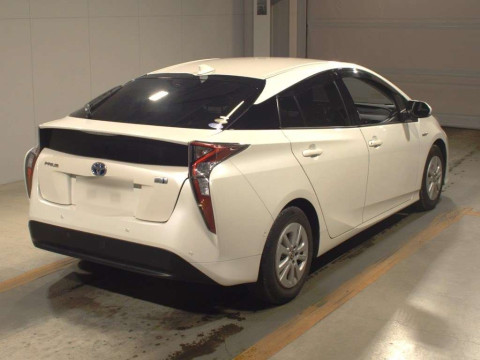 2017 Toyota Prius ZVW50[1]